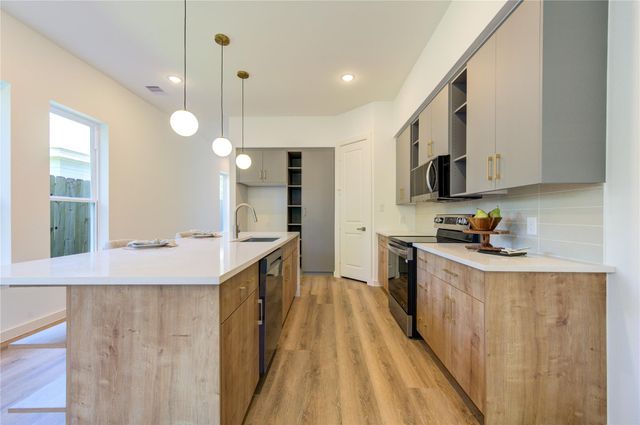 7120 Eastwood Street, Houston, TX 77021