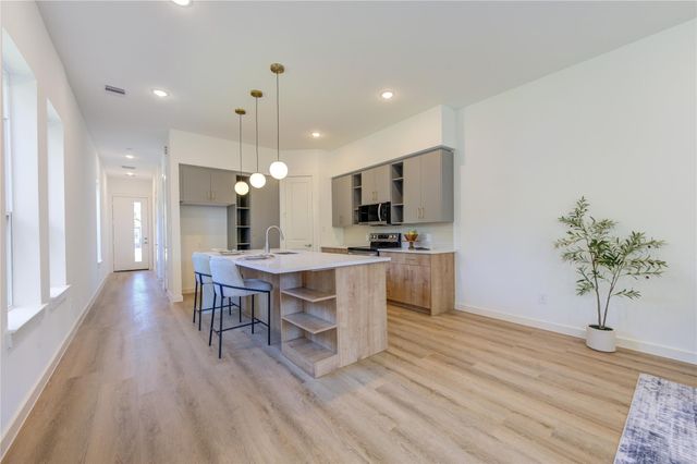 7120 Eastwood Street, Houston, TX 77021