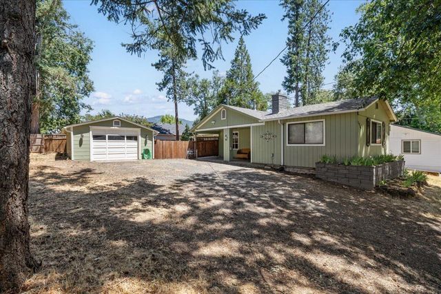 1950 SE Portola Drive, Grants Pass, OR 97526