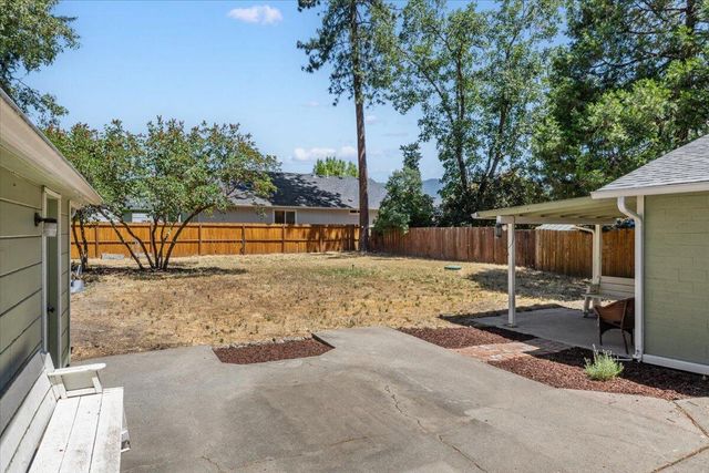 1950 SE Portola Drive, Grants Pass, OR 97526