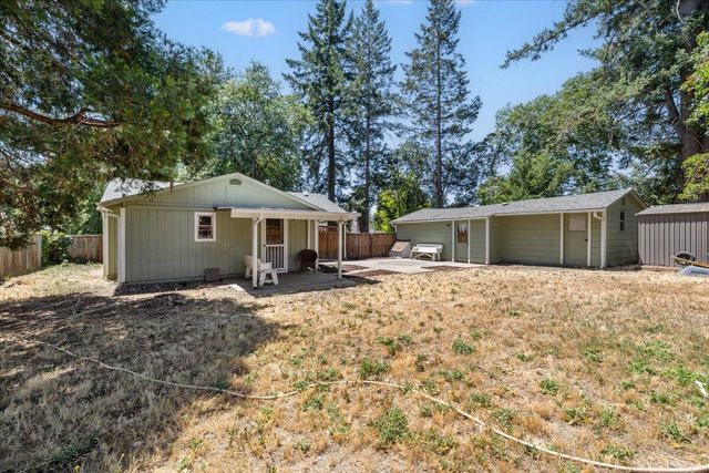 1950 SE Portola Drive, Grants Pass, OR 97526