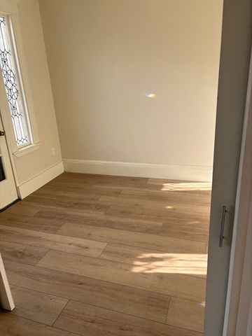 1672 Beacon St 2A, Brookline, MA 02446