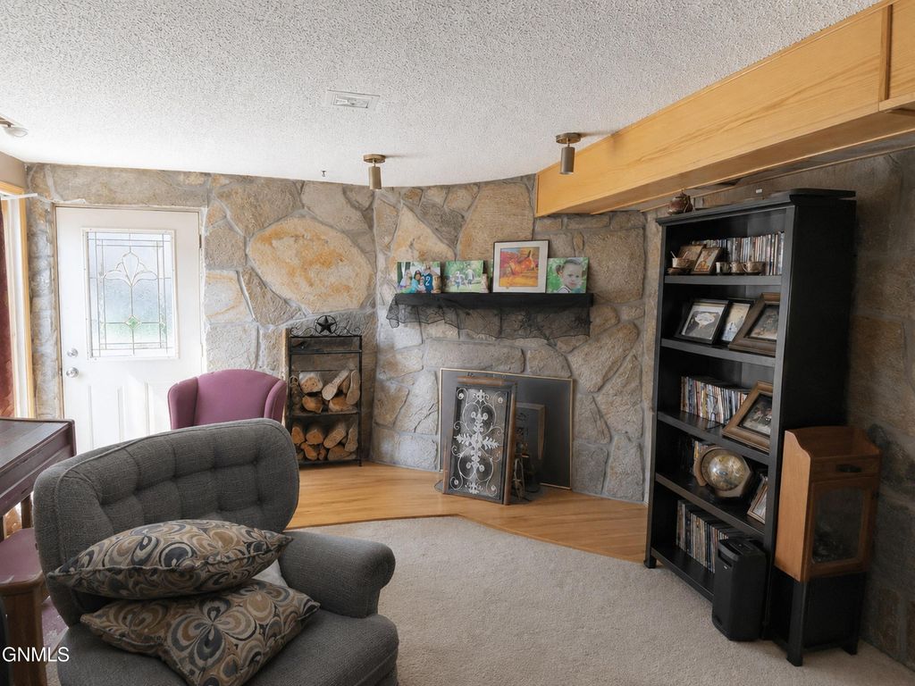 2114 8th Avenue E, Williston, ND 58801 photo 5