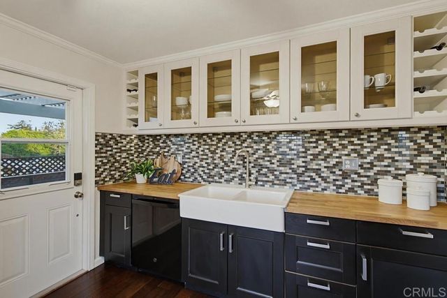 9279 Manor Drive, La Mesa, CA 91942