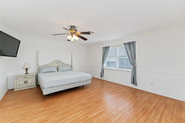 606 Packer Court, Webster, TX 77598