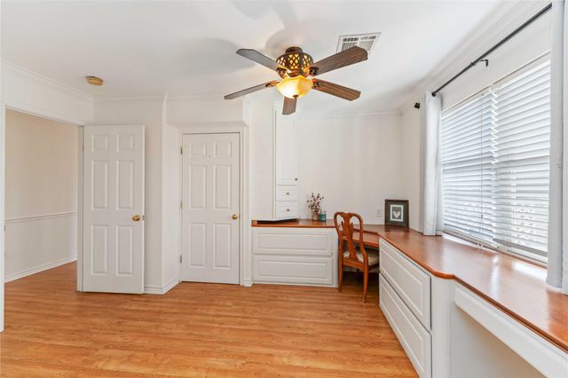 606 Packer Court, Webster, TX 77598