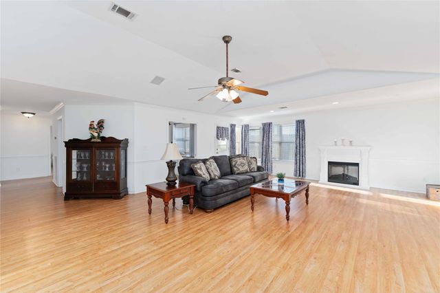 606 Packer Court, Webster, TX 77598