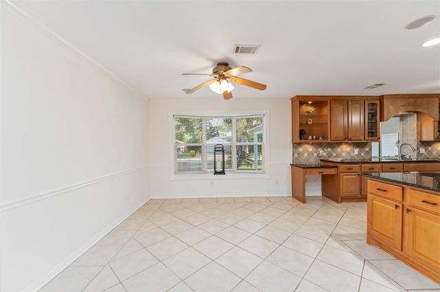 606 Packer Court, Webster, TX 77598