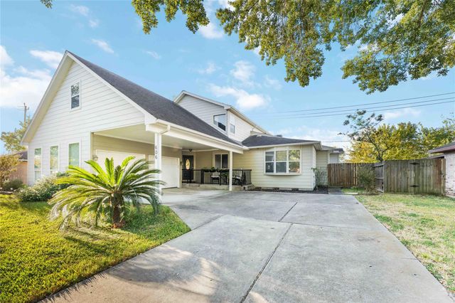 606 Packer Court, Webster, TX 77598