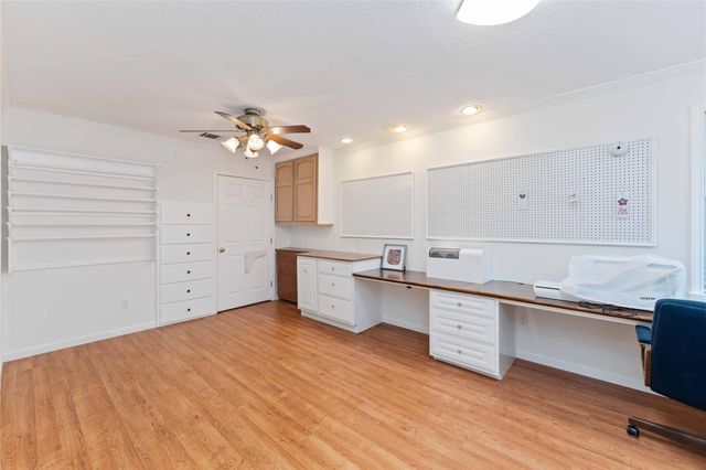 606 Packer Court, Webster, TX 77598