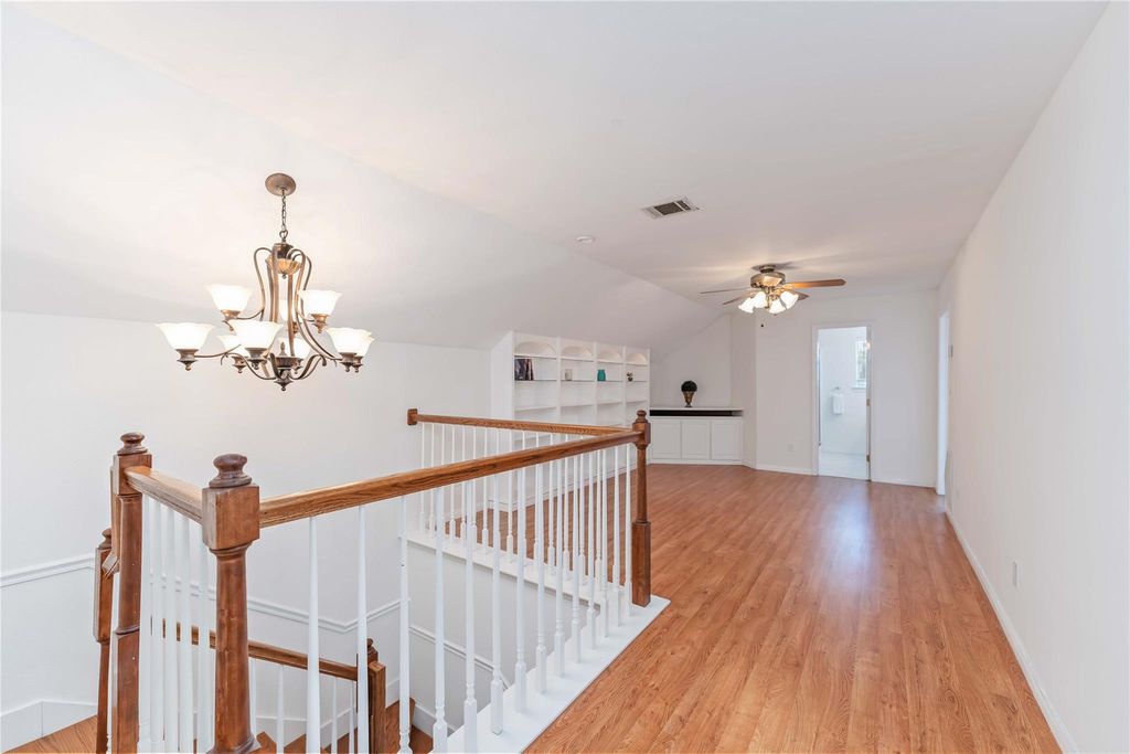 606 Packer Court, Webster, TX 77598