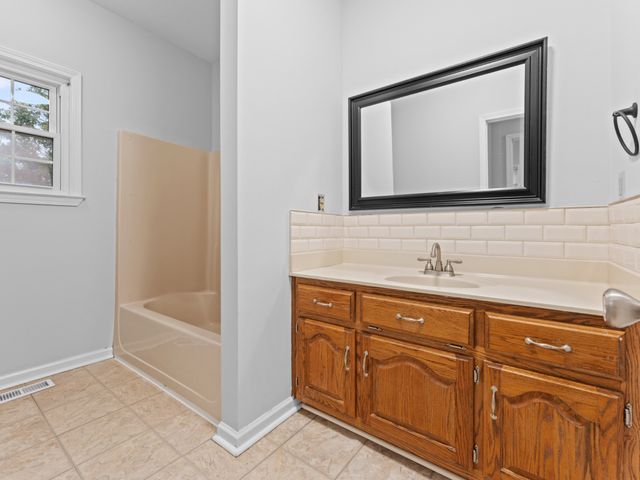 3708 Jay Ln, Spring Hill, TN 37174