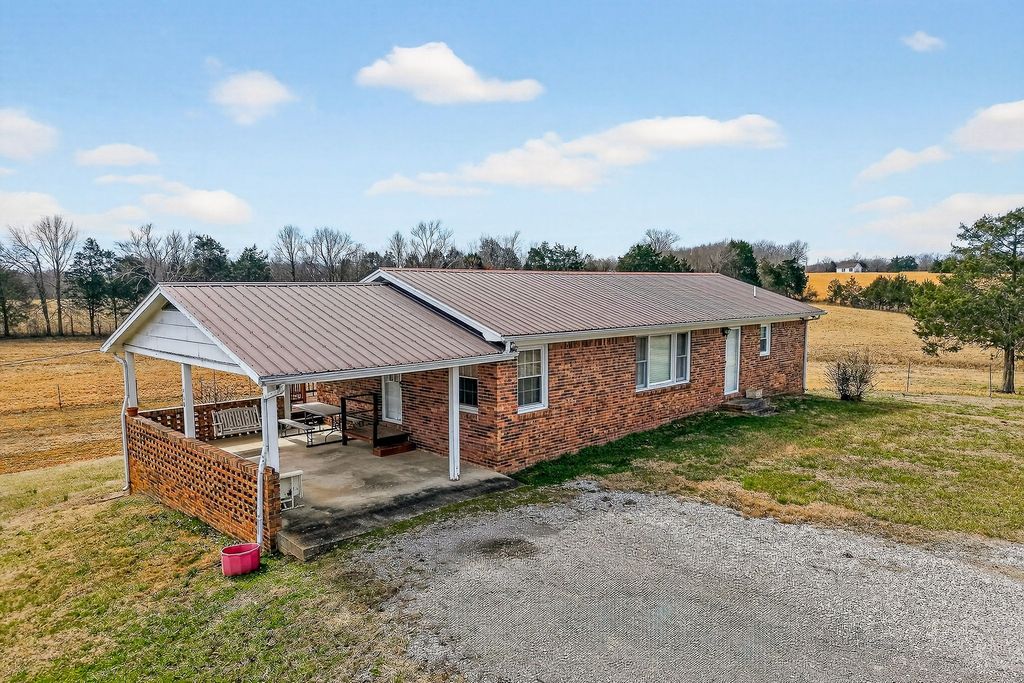 468 Green Hill Rd, Smithville, TN 37166