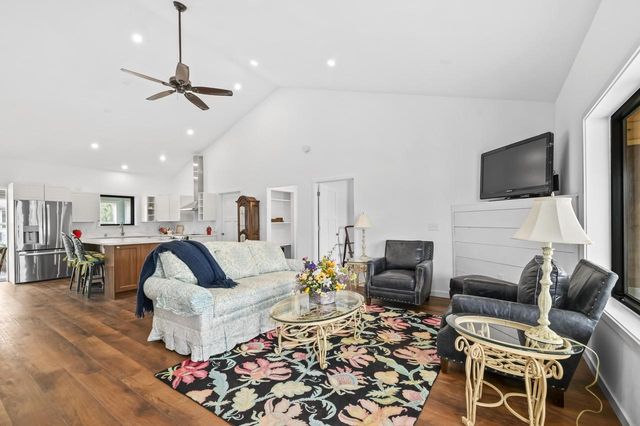 1401 Devon ROAD, Burlington, WI 53105