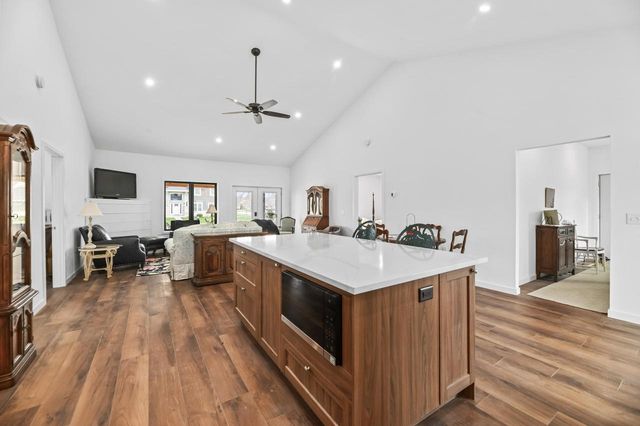 1401 Devon ROAD, Burlington, WI 53105