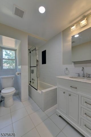 8 West Dr, Lincoln Park Boro, NJ 07035