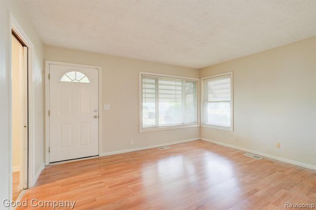 5700 Farnum Street, Westland, MI 48186
