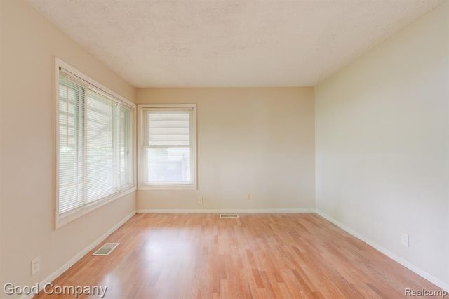5700 Farnum Street, Westland, MI 48186