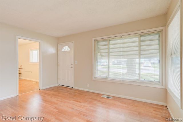 5700 Farnum Street, Westland, MI 48186