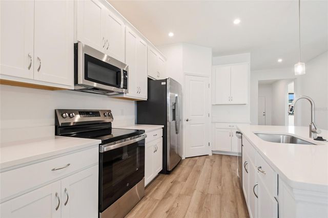 434 EVENTIDE AVENUE, Mascotte, FL 34753