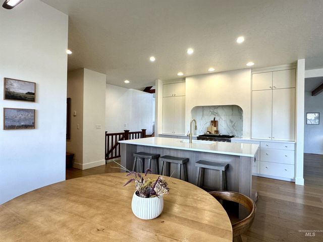 655 E Kingsford, Meridian, ID 83642