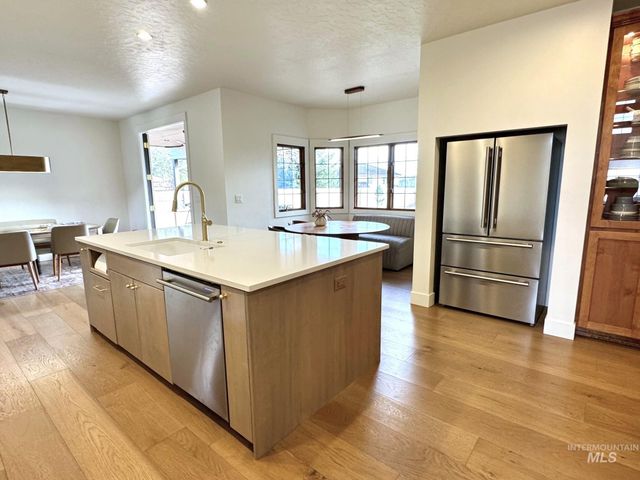 655 E Kingsford, Meridian, ID 83642