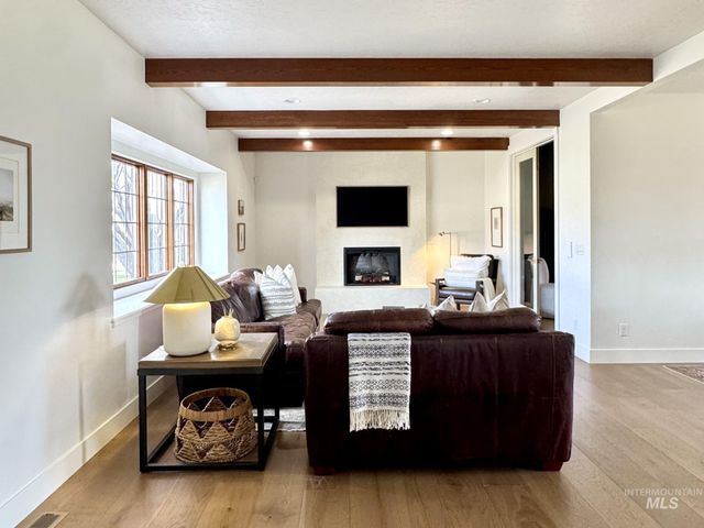 655 E Kingsford, Meridian, ID 83642