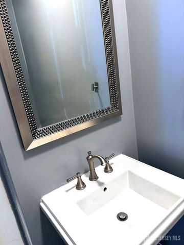 185 Sunshine Drive, Piscataway, NJ 08854