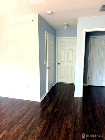 185 Sunshine Drive, Piscataway, NJ 08854