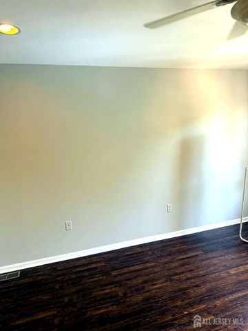 185 Sunshine Drive, Piscataway, NJ 08854