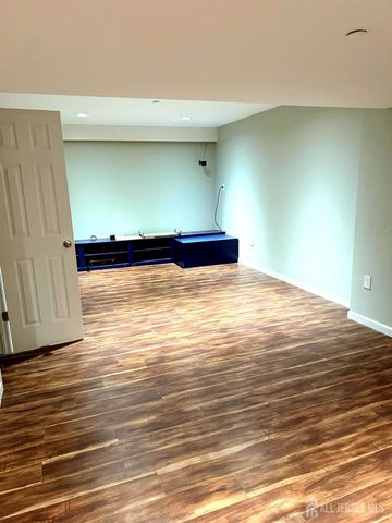 185 Sunshine Drive, Piscataway, NJ 08854