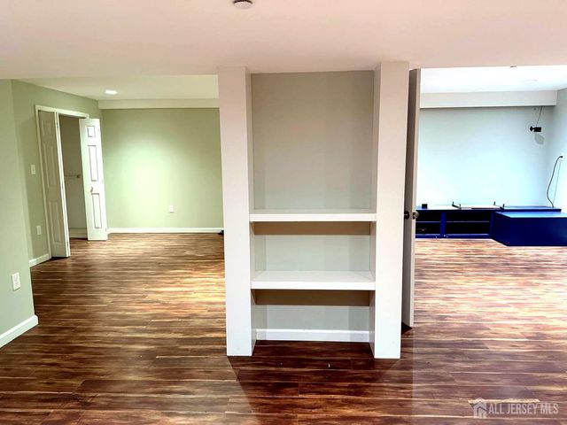 185 Sunshine Drive, Piscataway, NJ 08854