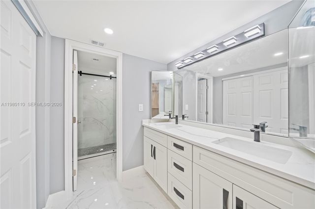 1001 Colony Point Cir 114, Pembroke Pines, FL 33026