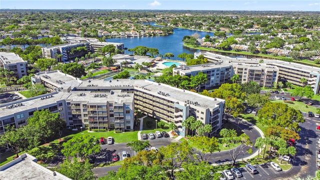 1001 Colony Point Cir 114, Pembroke Pines, FL 33026