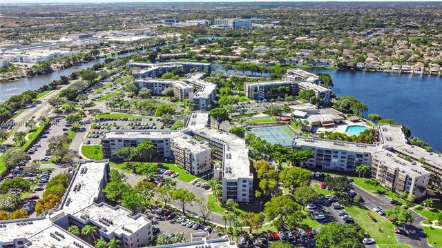 1001 Colony Point Cir 114, Pembroke Pines, FL 33026