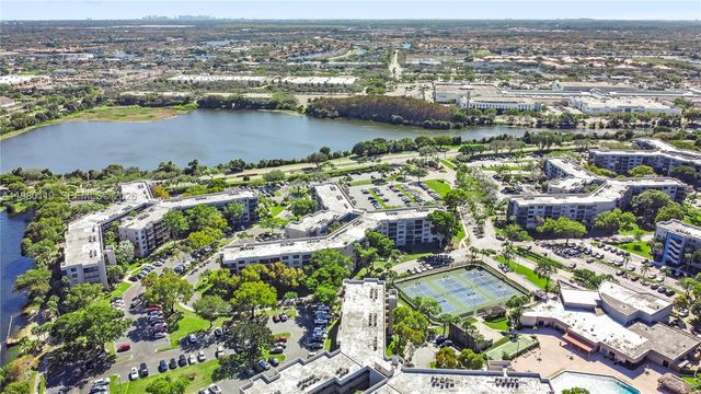 1001 Colony Point Cir 114, Pembroke Pines, FL 33026