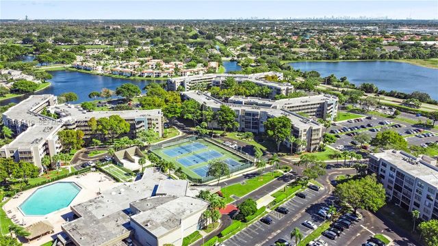 1001 Colony Point Cir 114, Pembroke Pines, FL 33026