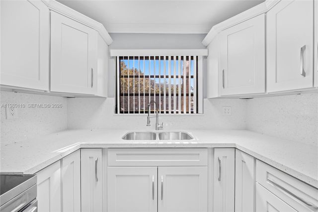 1001 Colony Point Cir 114, Pembroke Pines, FL 33026