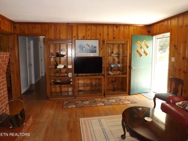 829 Bristol Rd, Harrogate, TN 37752