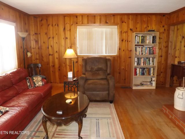 829 Bristol Rd, Harrogate, TN 37752