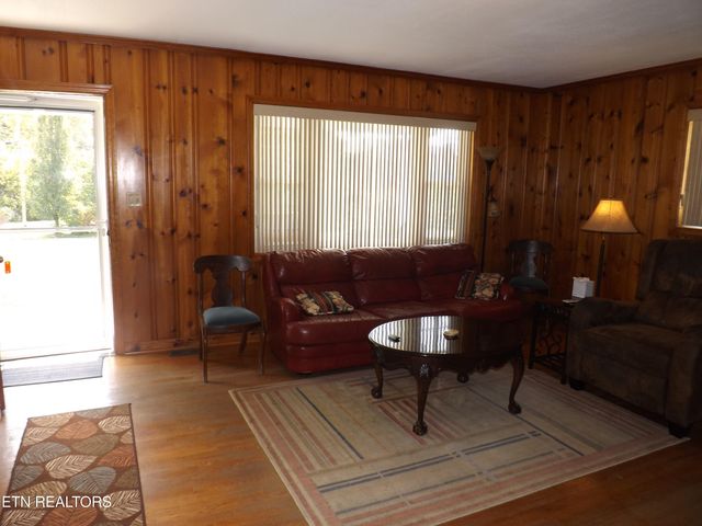 829 Bristol Rd, Harrogate, TN 37752