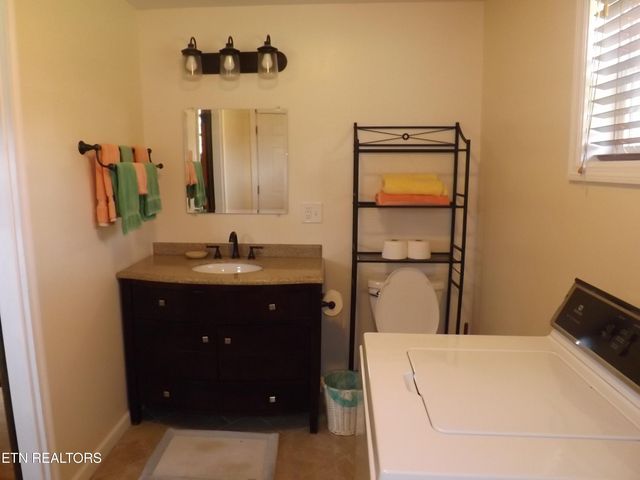 829 Bristol Rd, Harrogate, TN 37752