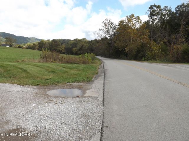 829 Bristol Rd, Harrogate, TN 37752