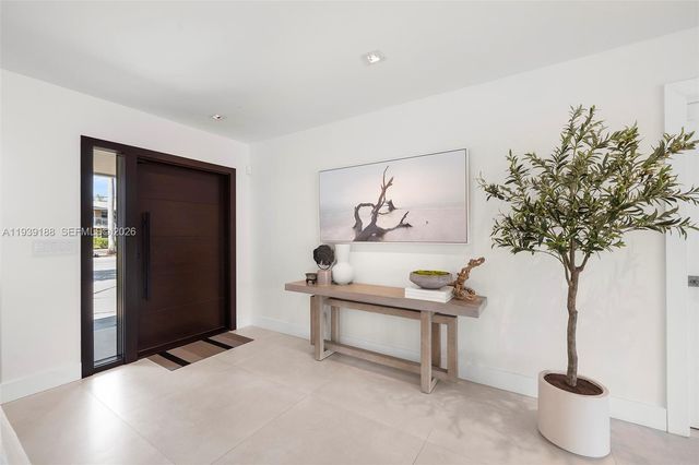 519 Layne Blvd, Hallandale Beach, FL 33009