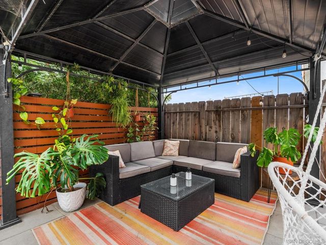 2462 44th, San Diego, CA 92105