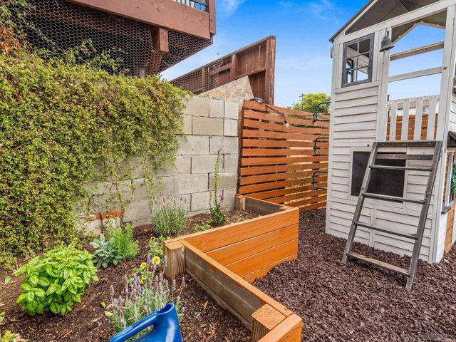 2462 44th, San Diego, CA 92105