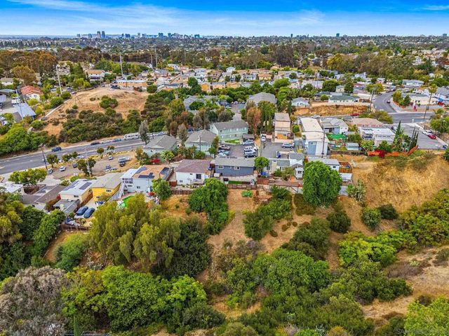 2462 44th, San Diego, CA 92105