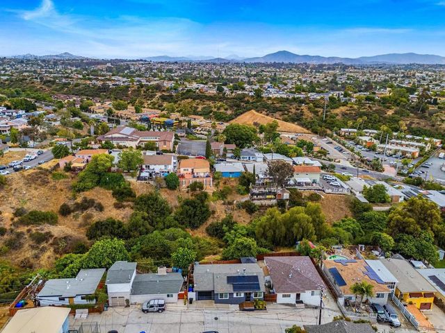 2462 44th, San Diego, CA 92105