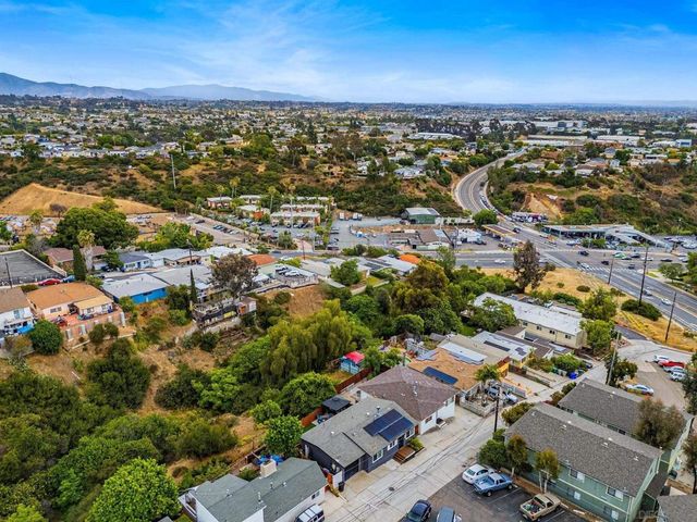 2462 44th, San Diego, CA 92105