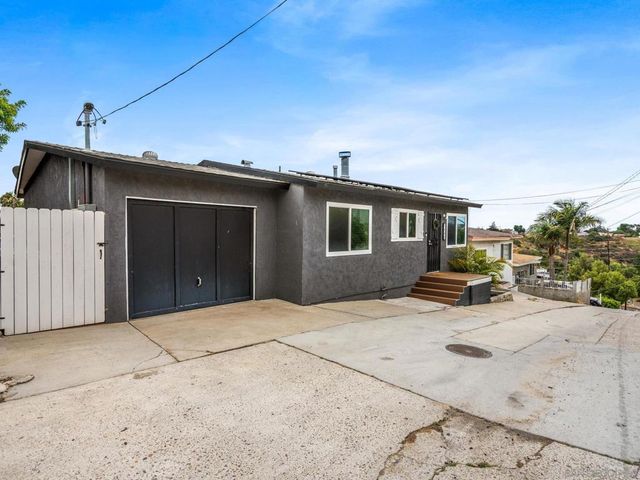 2462 44th, San Diego, CA 92105